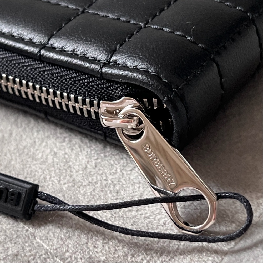 Burberry Quilted Leather Wallet in Black - Picture 7 of 11